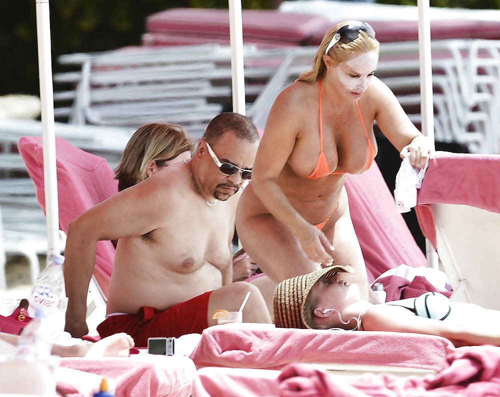 Nicole coco austin (bikini en la playa)
 #32980635