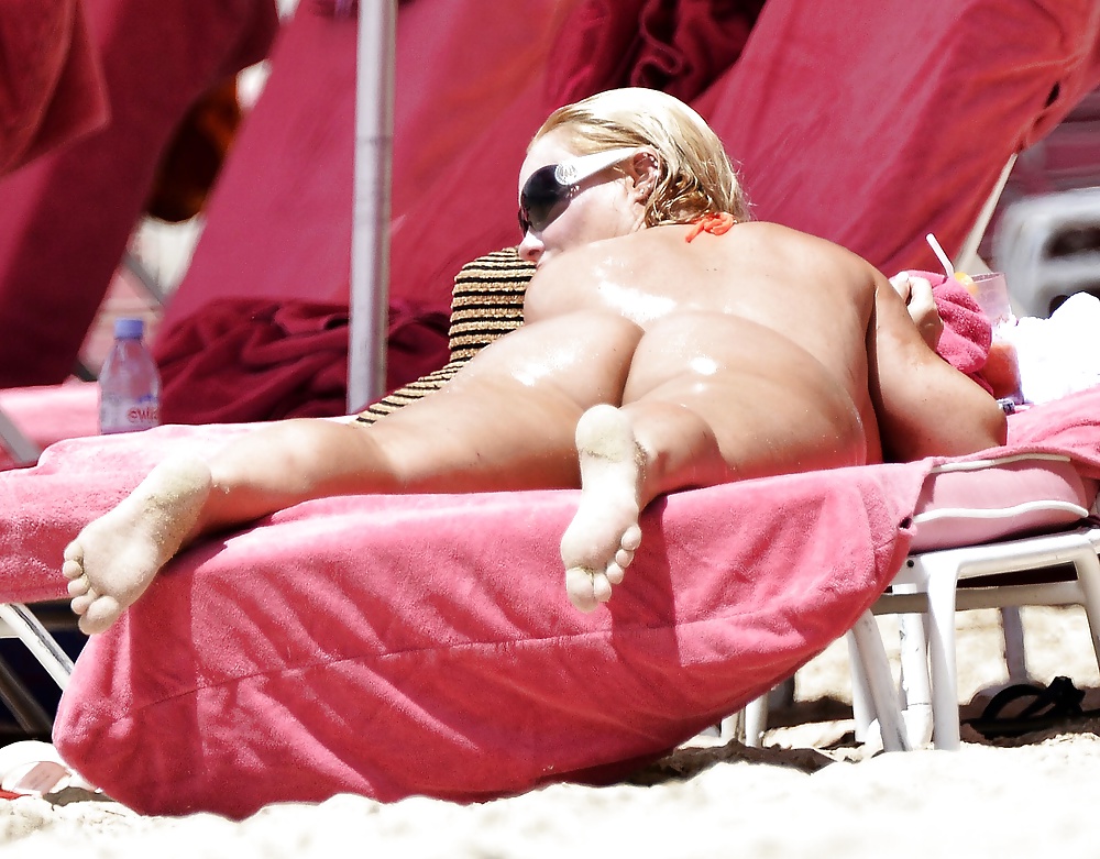 Nicole coco austin (bikini en la playa)
 #32980679