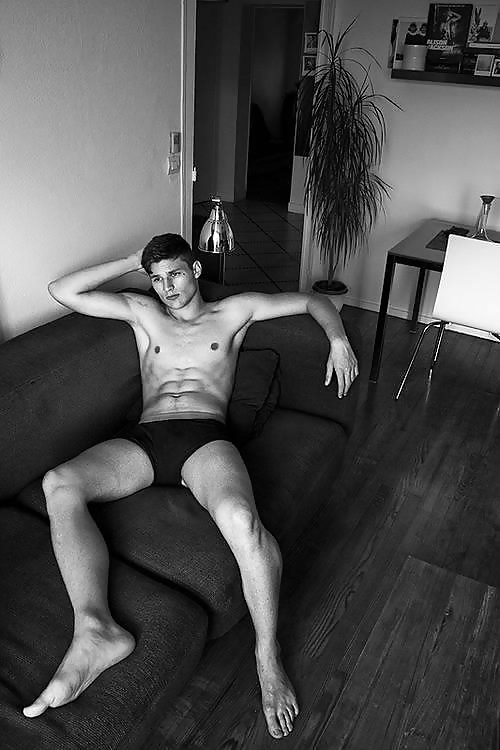 B & W Essay Der Männlichen Füße #28685697