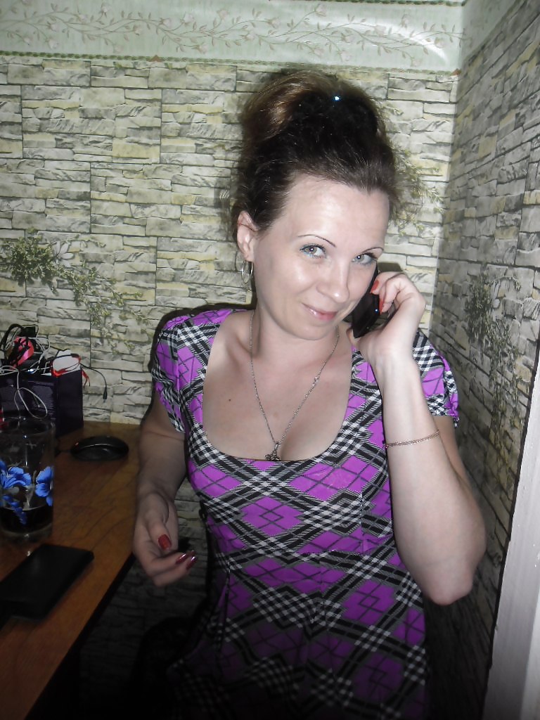 Ist sie fickbar? Fuckable Milf? Comments pls #23879454
