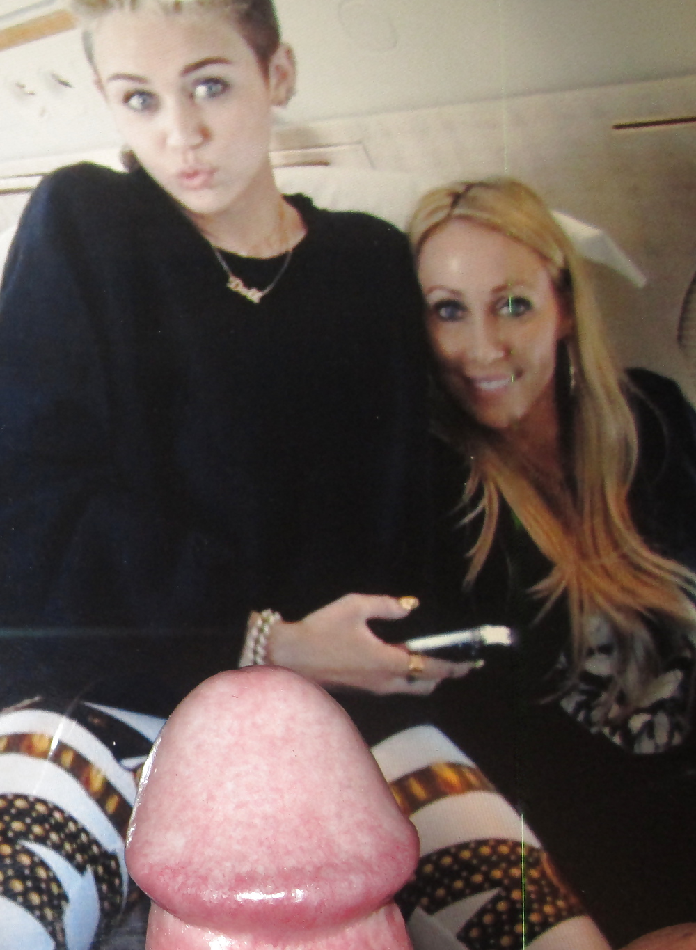 Miley cyrus making a blowjob #37301571