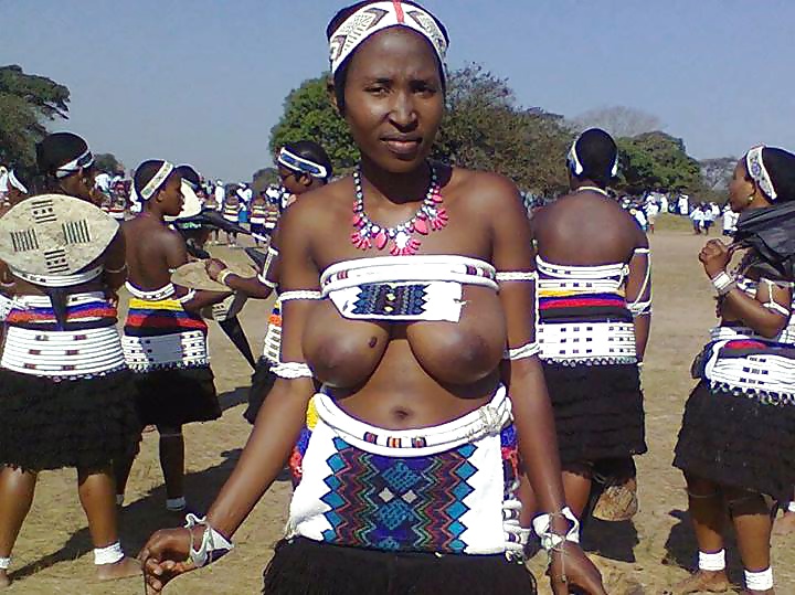南アフリカのズールー族の女の子たち
 #25179969