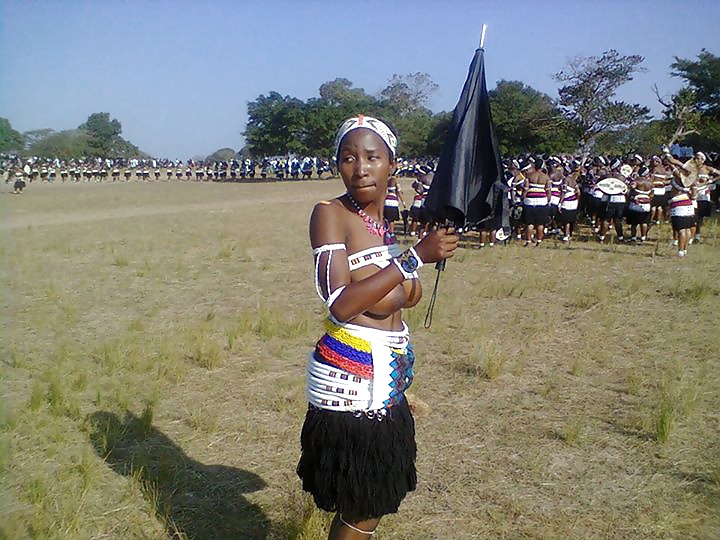 南アフリカのズールー族の女の子たち
 #25179995