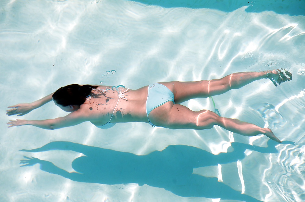Neighbors: More of the curvy one in the cyan bikini
 #23276364