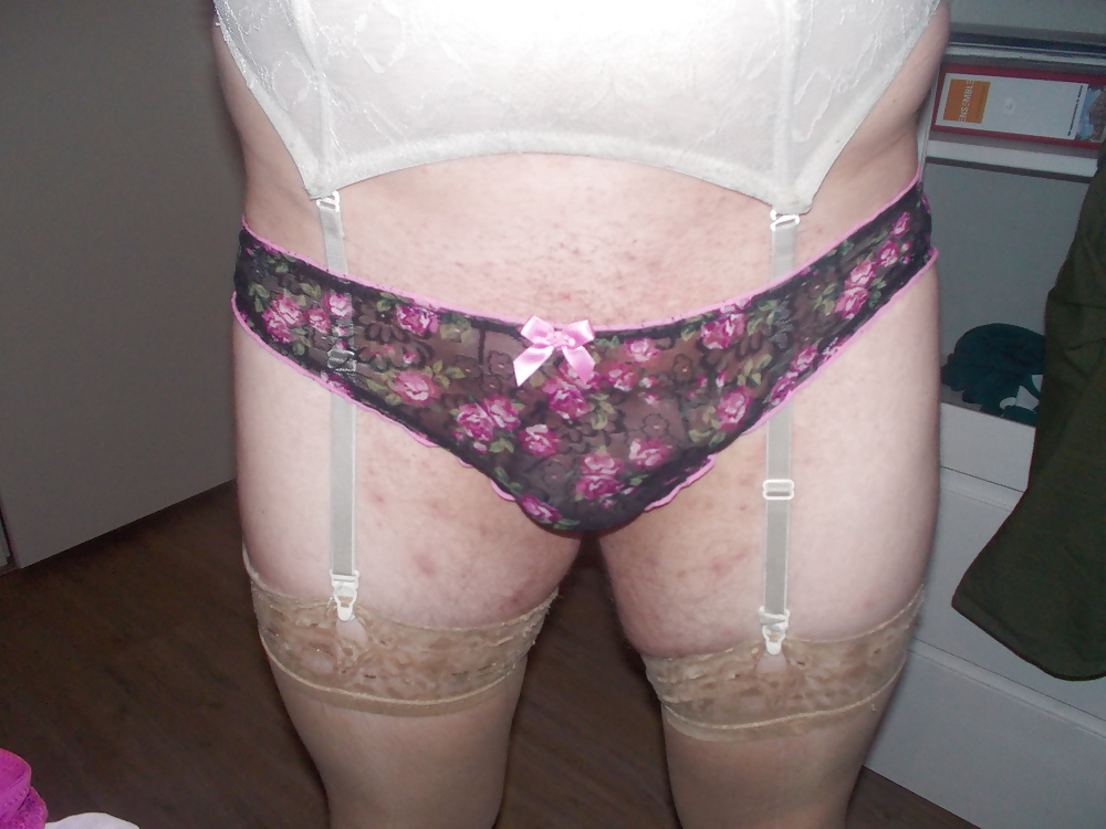 Big Rasiert Schwanz In Höschen Und String #32399650