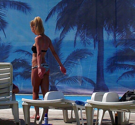 Spy sexy teens ass, bikiny pool and beach rumano
 #39171674