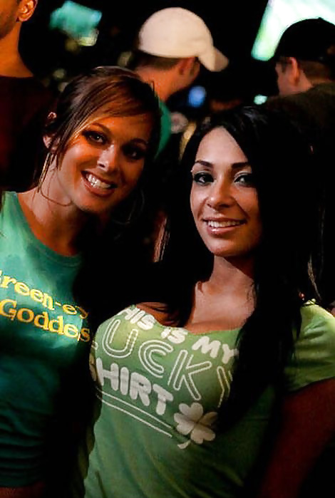 Hot busty ragazze irlandesi - giorno di San Patrizio
 #24898879