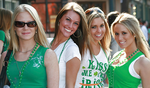 Hot busty ragazze irlandesi - giorno di San Patrizio
 #24899011