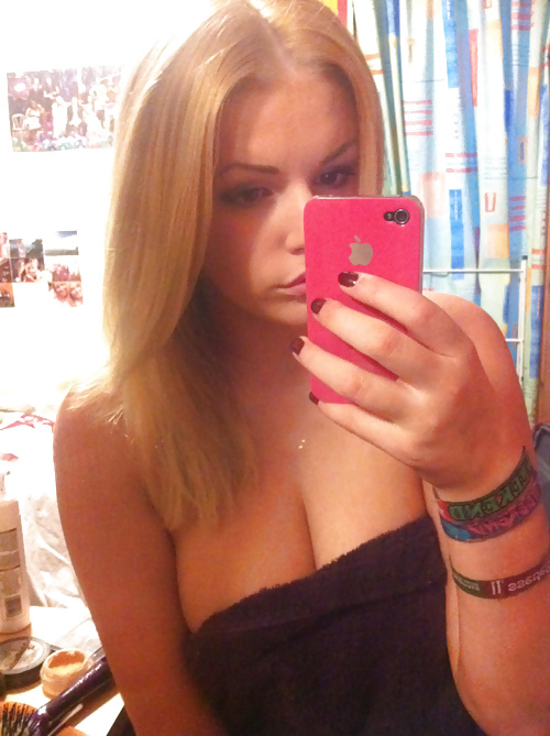 Rubia tetona uk teen topless selfshots essex
 #34995786