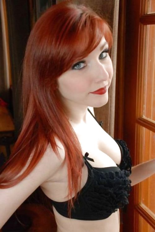 Redheads Déesse N'a Pas Besoin D'être Nue Pour Vous Foutre #25653430