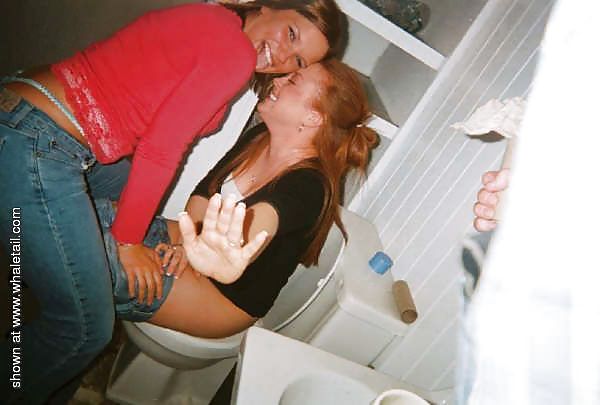 Girls on the toilet #25716557