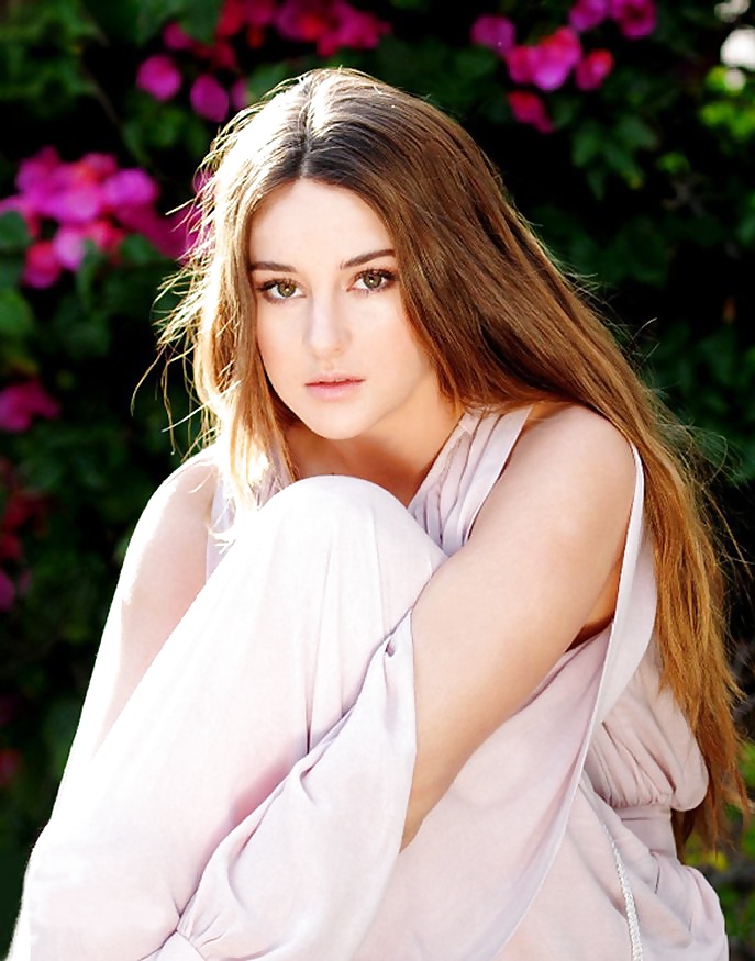 Shailene woodley
 #24980703