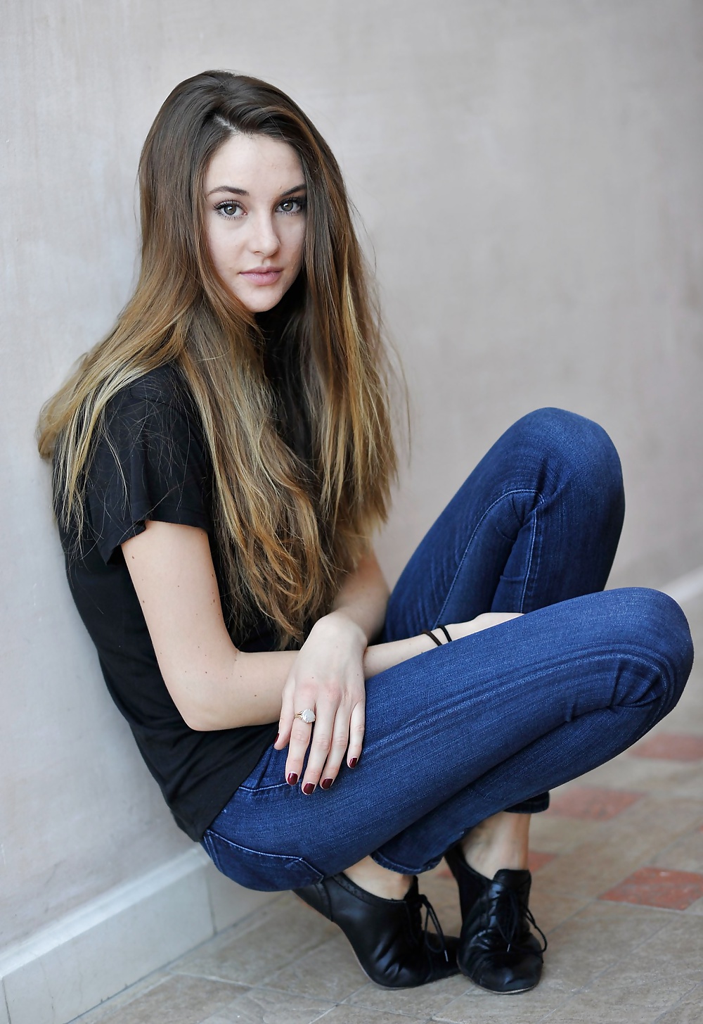 Shailene woodley
 #24980755