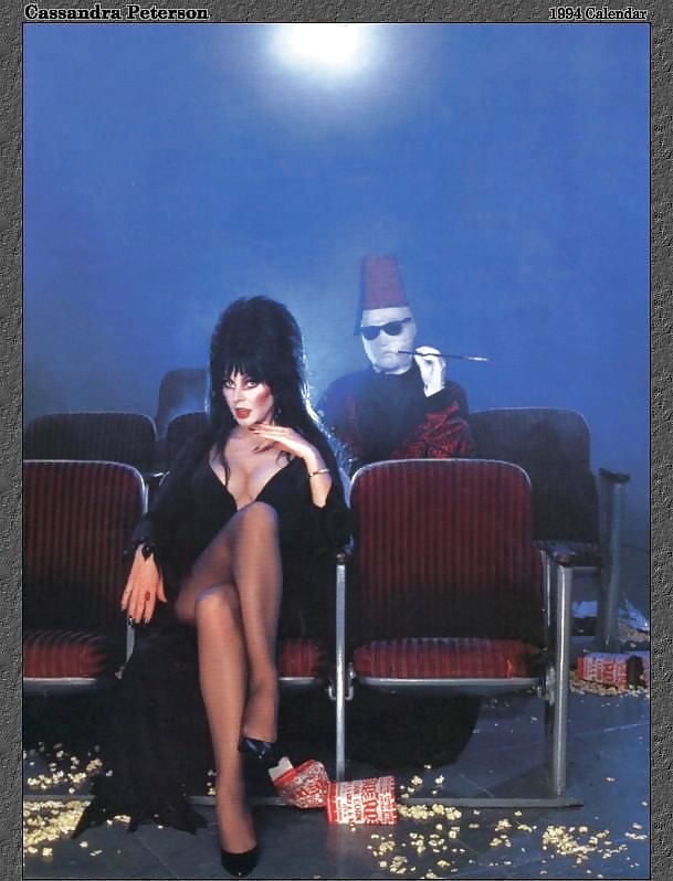 Elvira: Maîtresse De L'obscurité #32230876
