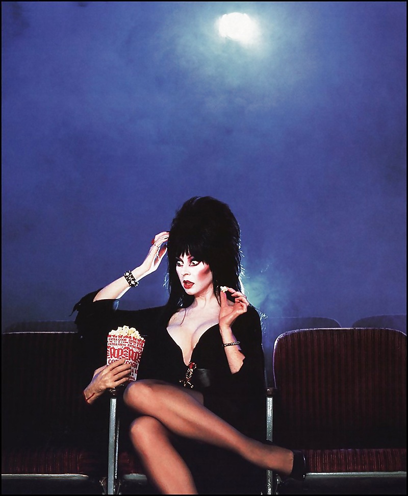 Elvira: Maîtresse De L'obscurité #32230879