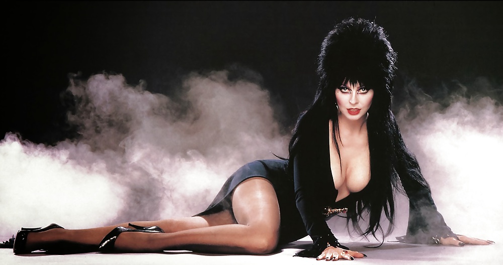 Elvira: Maîtresse De L'obscurité #32230898