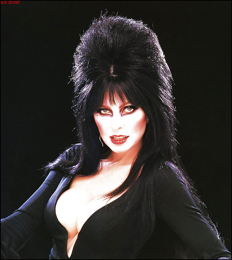 Elvira: Maîtresse De L'obscurité #32230977