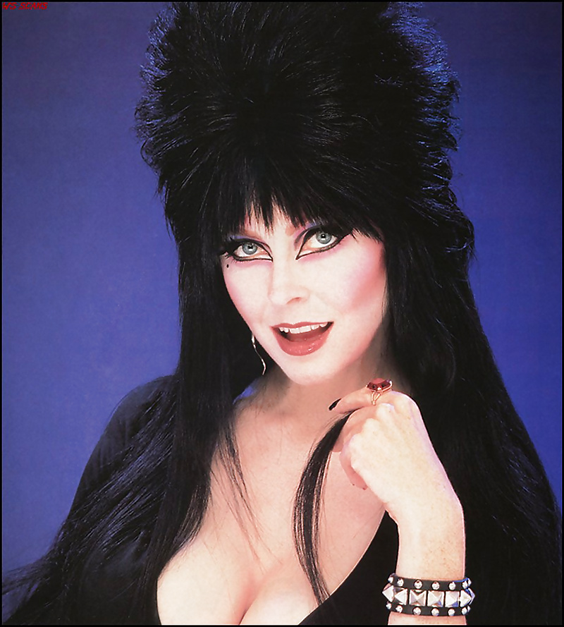 Elvira: Maîtresse De L'obscurité #32230981