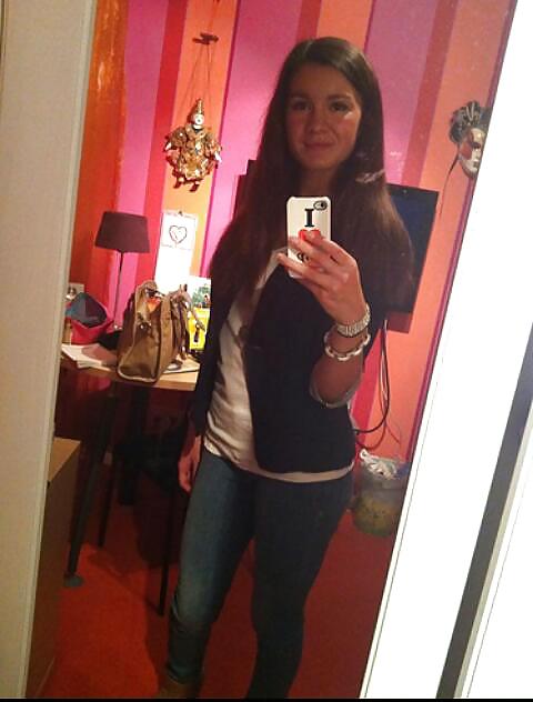 Hot brunnetes teens
 #35370414