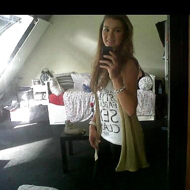 Hot brunnetes teens
 #35370419