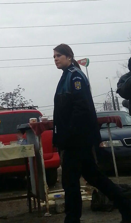 Mujer policía espía rumana
 #24182483