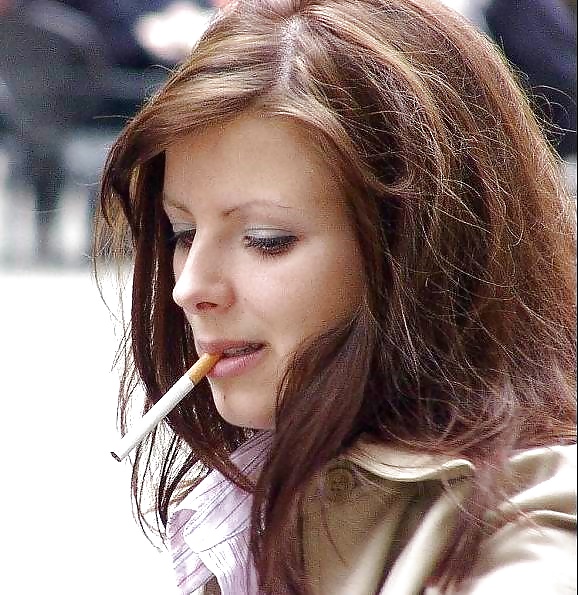 Mujeres calientes que fuman
 #28576539