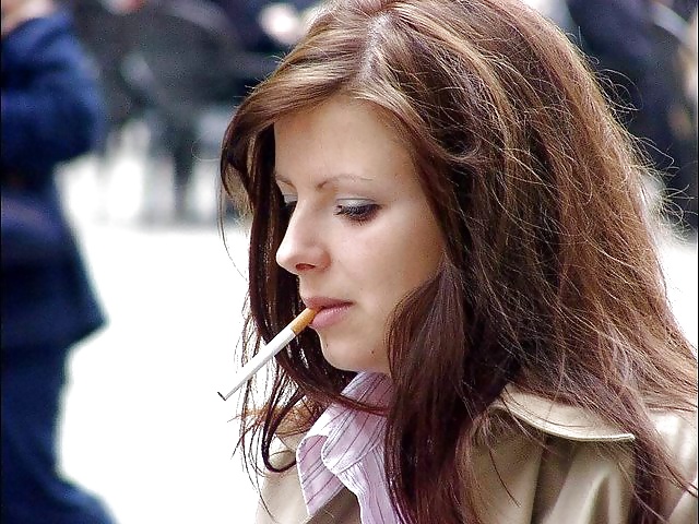 Mujeres calientes que fuman
 #28576544