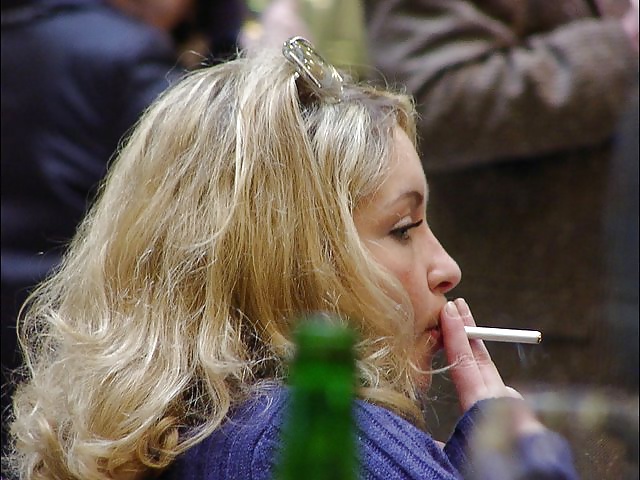 Mujeres calientes que fuman
 #28576634