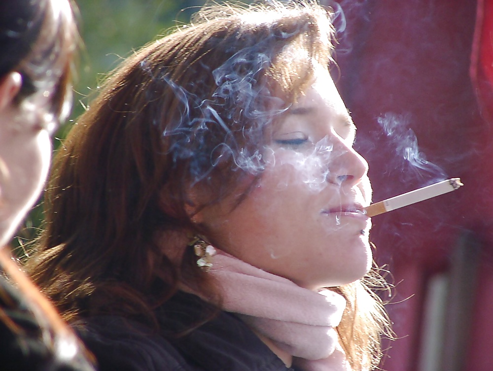 Mujeres calientes que fuman
 #28576643