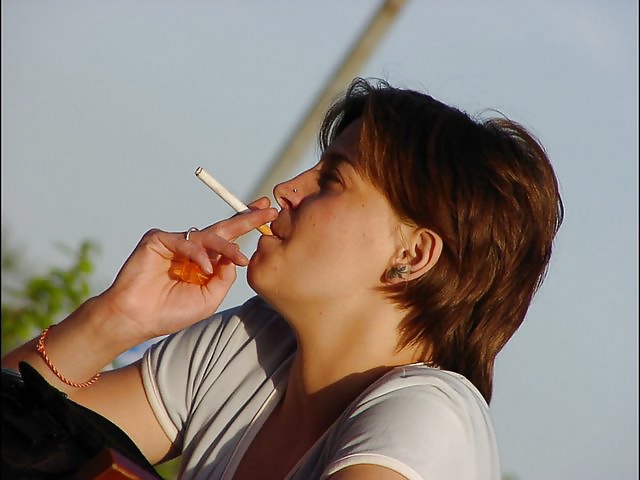 Mujeres calientes que fuman
 #28576794