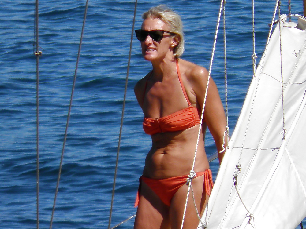 Sexy Ass Italienisch Bikini Oma Auf Dem Boot #30694212