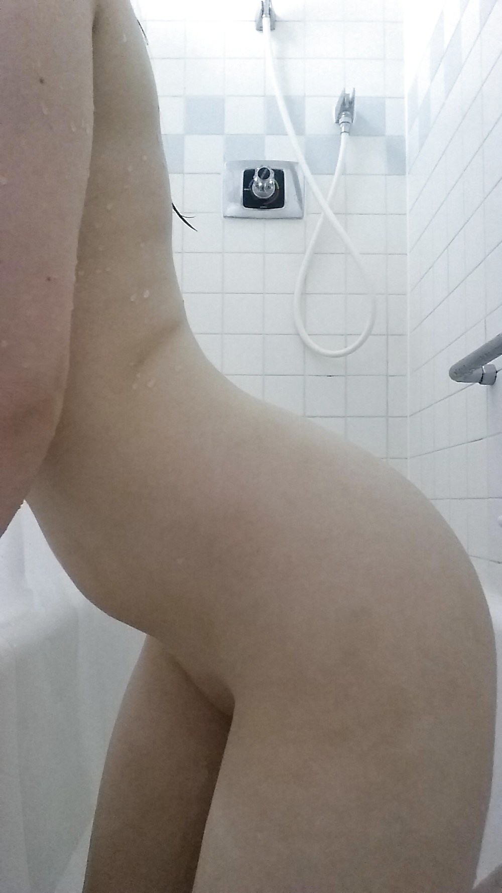 シャワー中に自撮り。
 #40375259