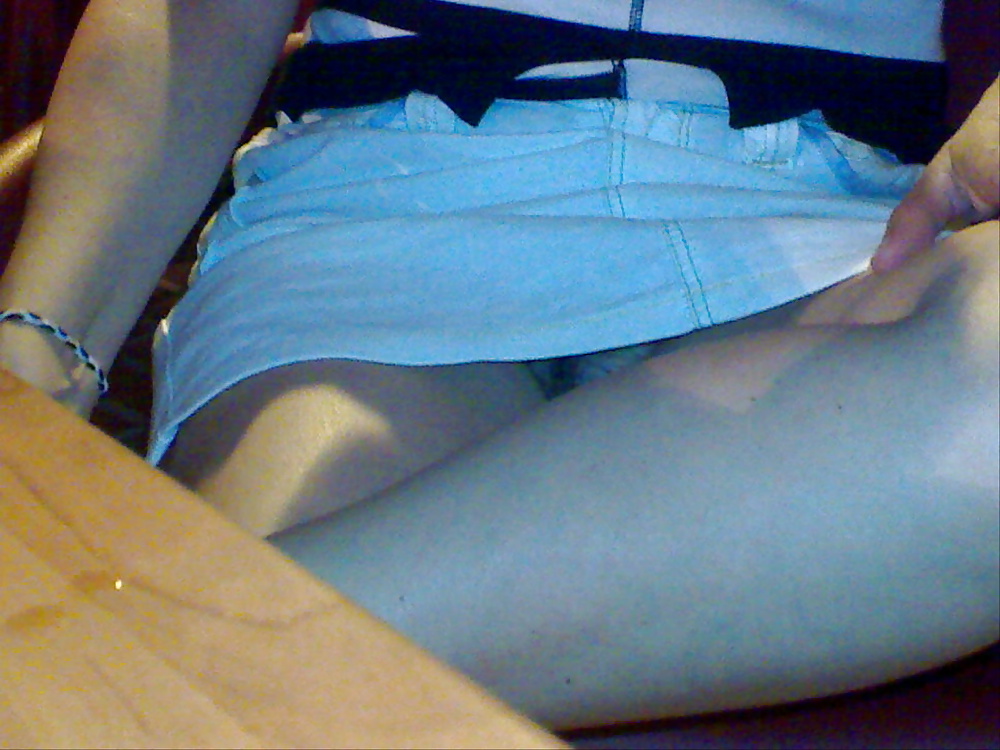 Upskirt In Der Straße #24185666