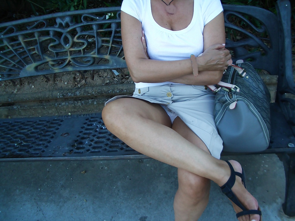 Upskirt In Der Straße #24185689