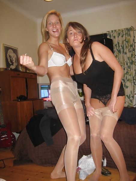 Amateur babes wearing pantyhose. #23411552