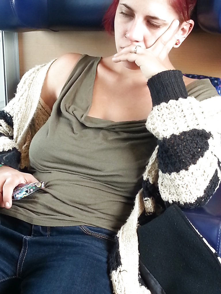 電車の中の乳首
 #35178133