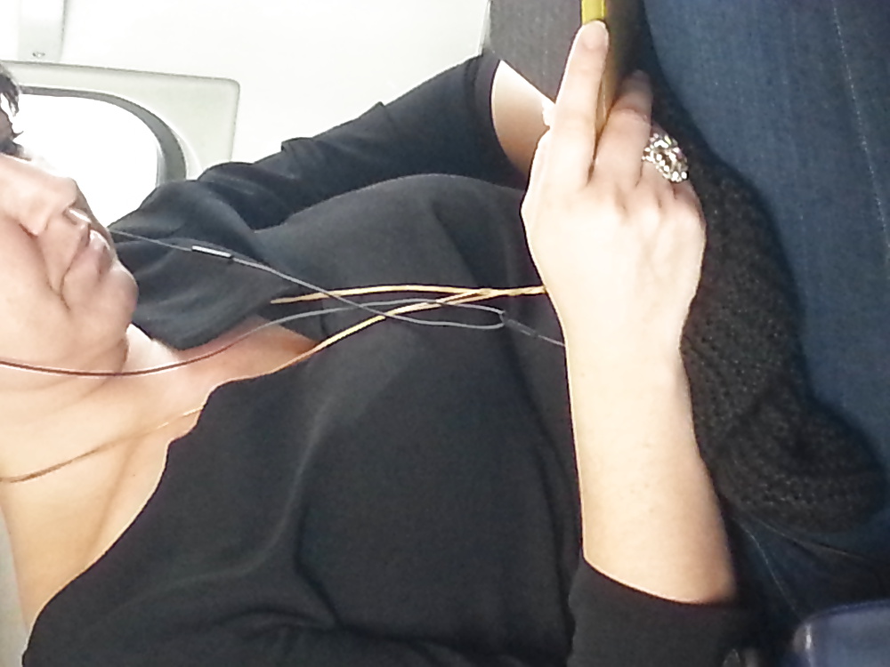 電車の中の乳首
 #35178158