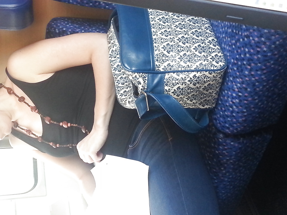 電車の中の乳首
 #35178162