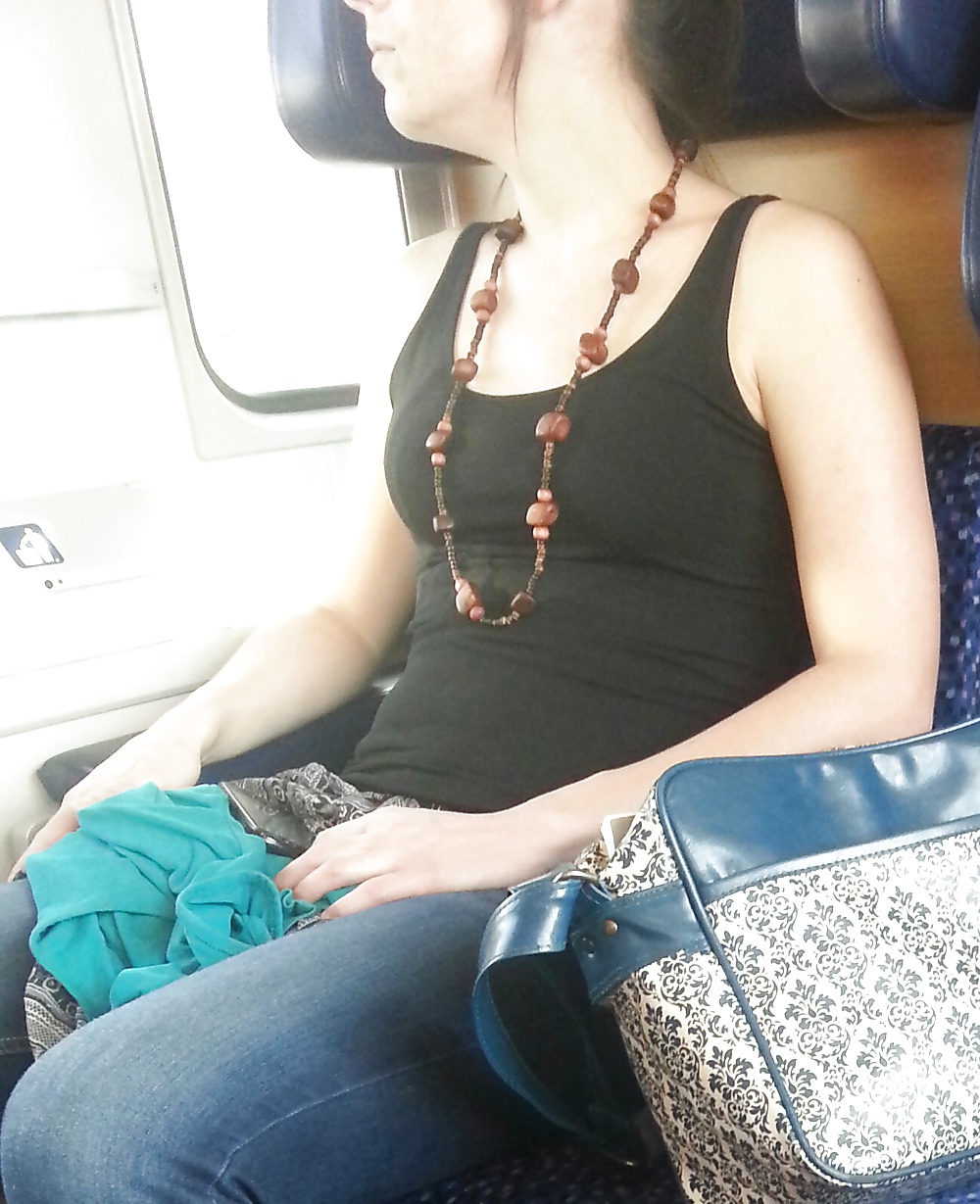 電車の中の乳首
 #35178167