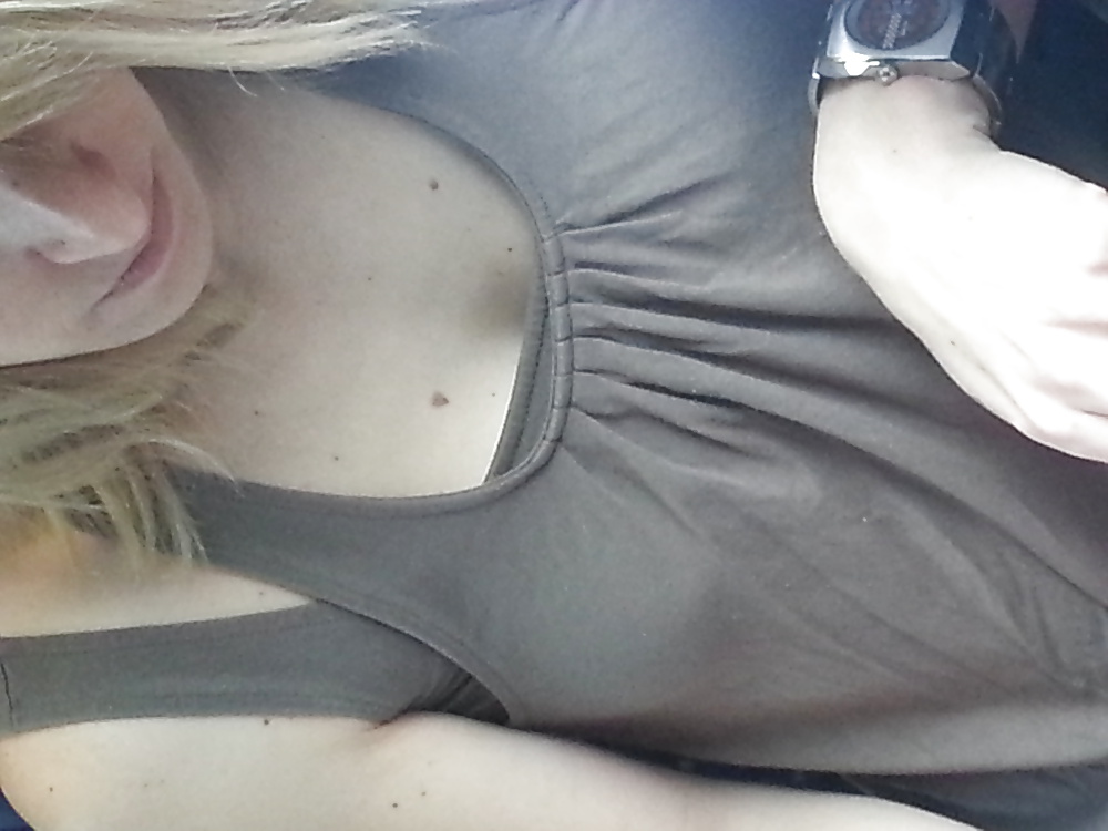 電車の中の乳首
 #35178174