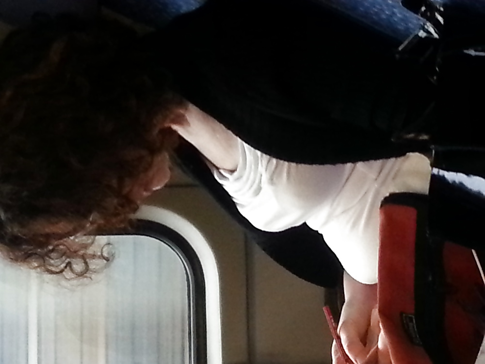 電車の中の乳首
 #35178177