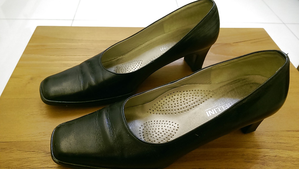 Borrowed supervisor's heel from office #40336838