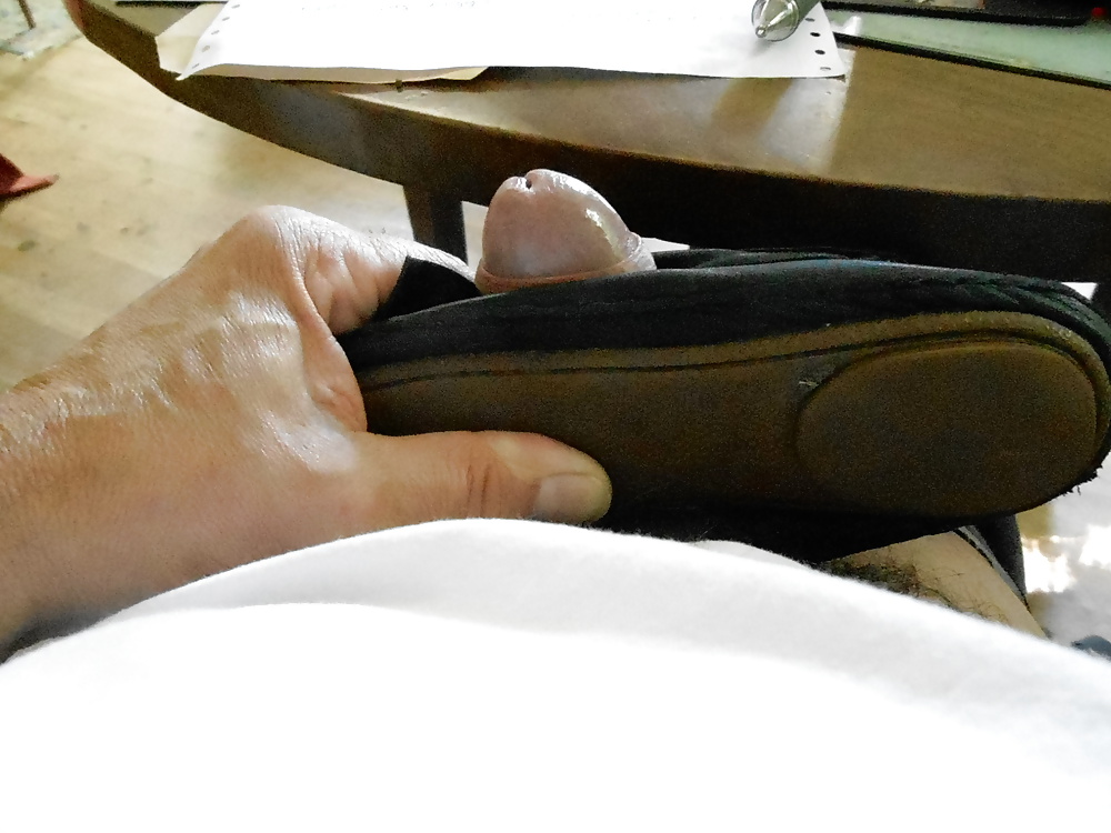 Je me branle avec ses ballerines #30913784