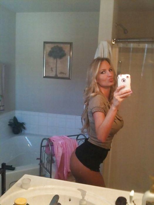 Hot girls taking pictures of themselves (NON-Porn) #28936518