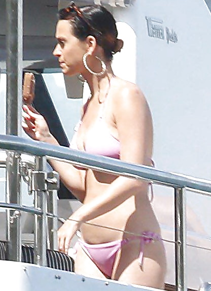 Katy perry - bikini rosa a sydney, 23 novembre 2014
 #38720461