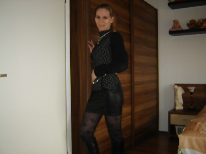 Nathalie In Nylon Und Leder Geile Reife Frau #34265647