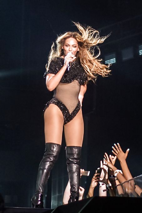 BEYONCE CROTCH,ASS,TITS SHOTS (PART 2) #29136069