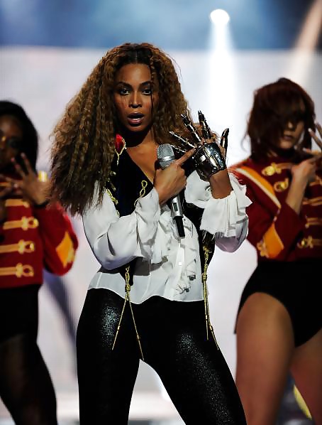 BEYONCE CROTCH,ASS,TITS SHOTS (PART 2) #29136227
