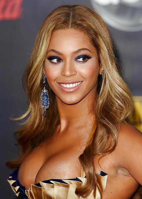 BEYONCE CROTCH,ASS,TITS SHOTS (PART 2) #29136294