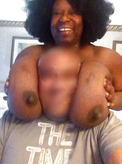 Tetas negras de cosecha propia 3
 #33171790